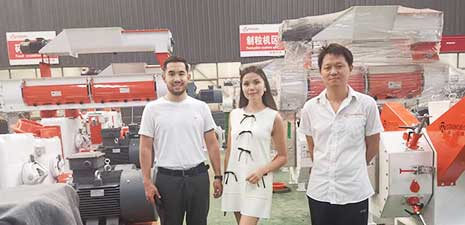 Customers from Kazakhstan visited our factory