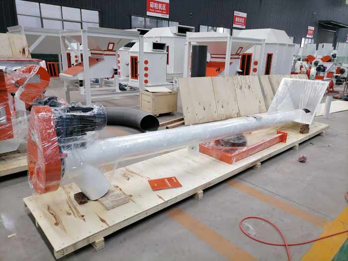 Honduras customers ordered SZLH 250 pellet machine, conveyor, sealing machine and sewing machine