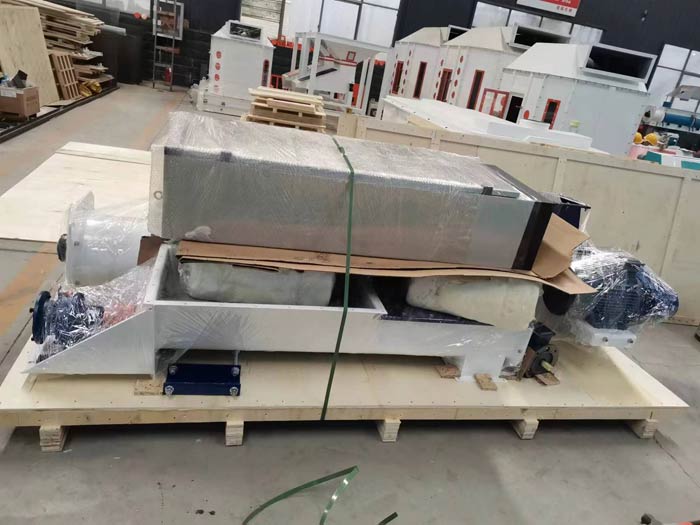 SZLH320 poultry feed pellet machine packing and shipping to Peru