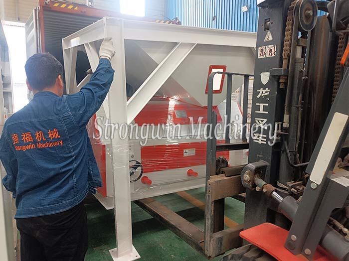 Animal feed production plant packing and shipping to C?te d’Ivoire